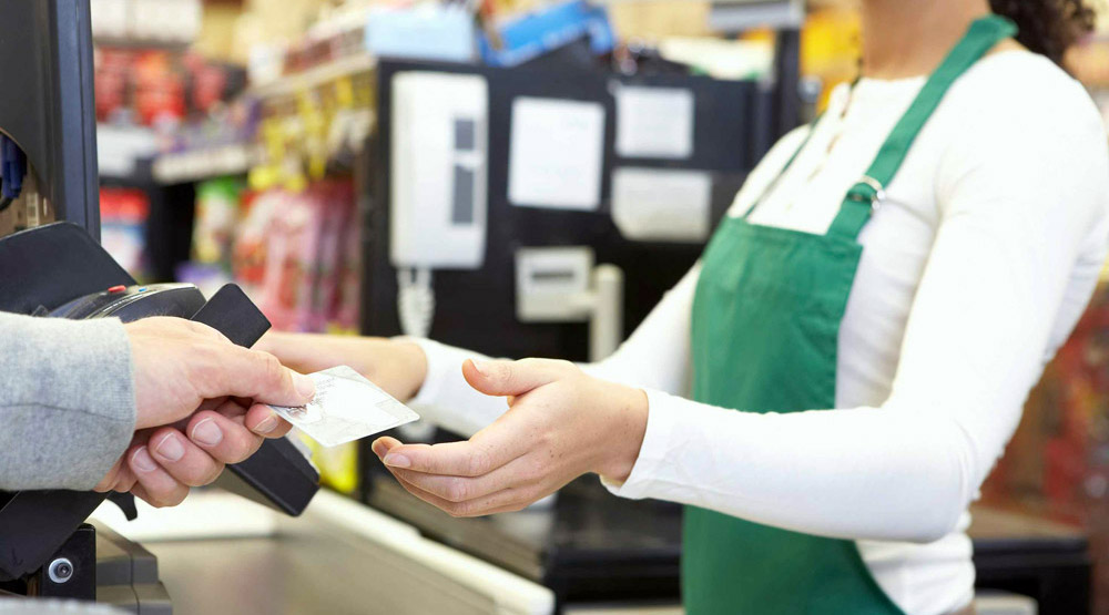 Should You Choose E-Commerce or Traditional Retail for Your Business?
